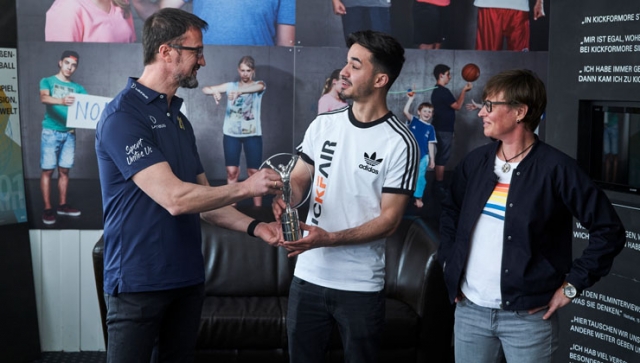 LAUREUS zeichnet KICKFAIR mit Laureus Sport for Good Award aus